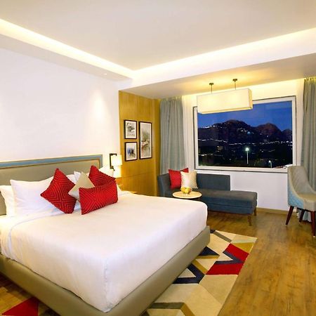Ramada By Wyndham Katra Station Road Hotel Buitenkant foto