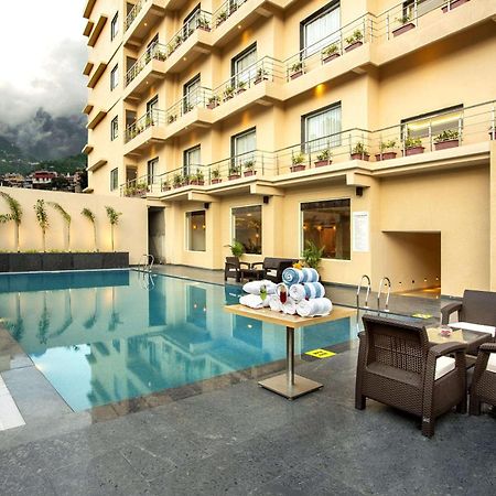 Ramada By Wyndham Katra Station Road Hotel Buitenkant foto