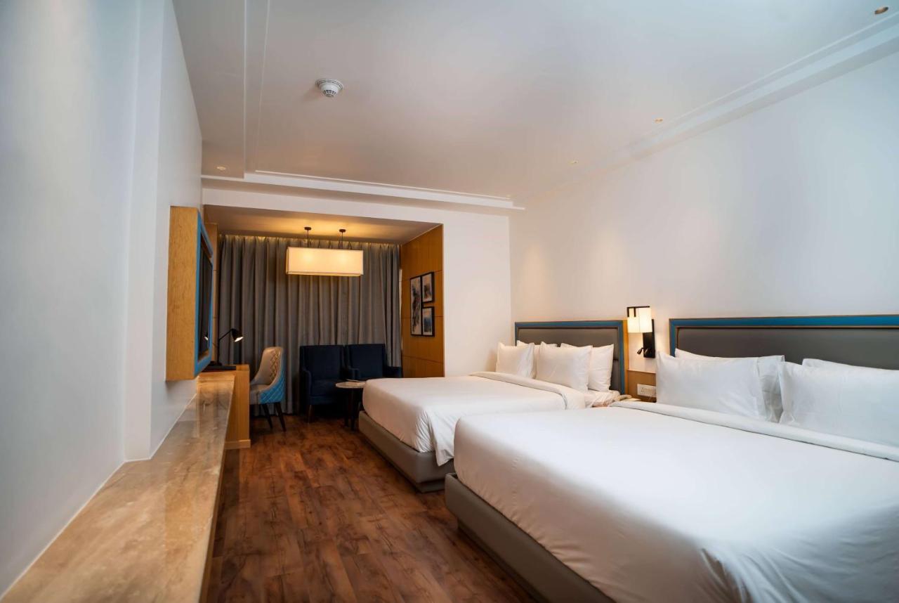 Ramada By Wyndham Katra Station Road Hotel Buitenkant foto